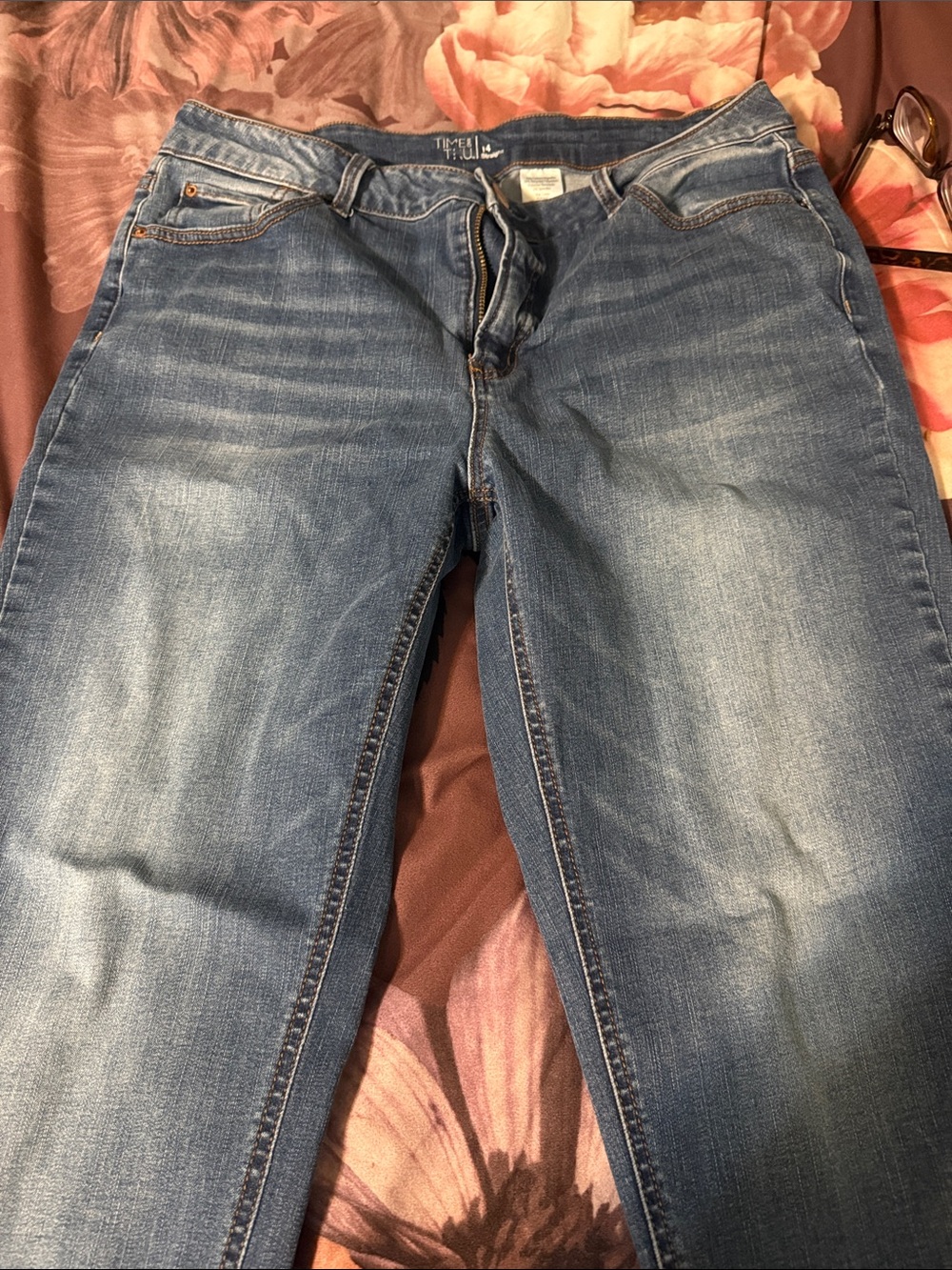 Time and Tru Women's Light Blue Straight-Leg Jeans - Picture 2 of 4